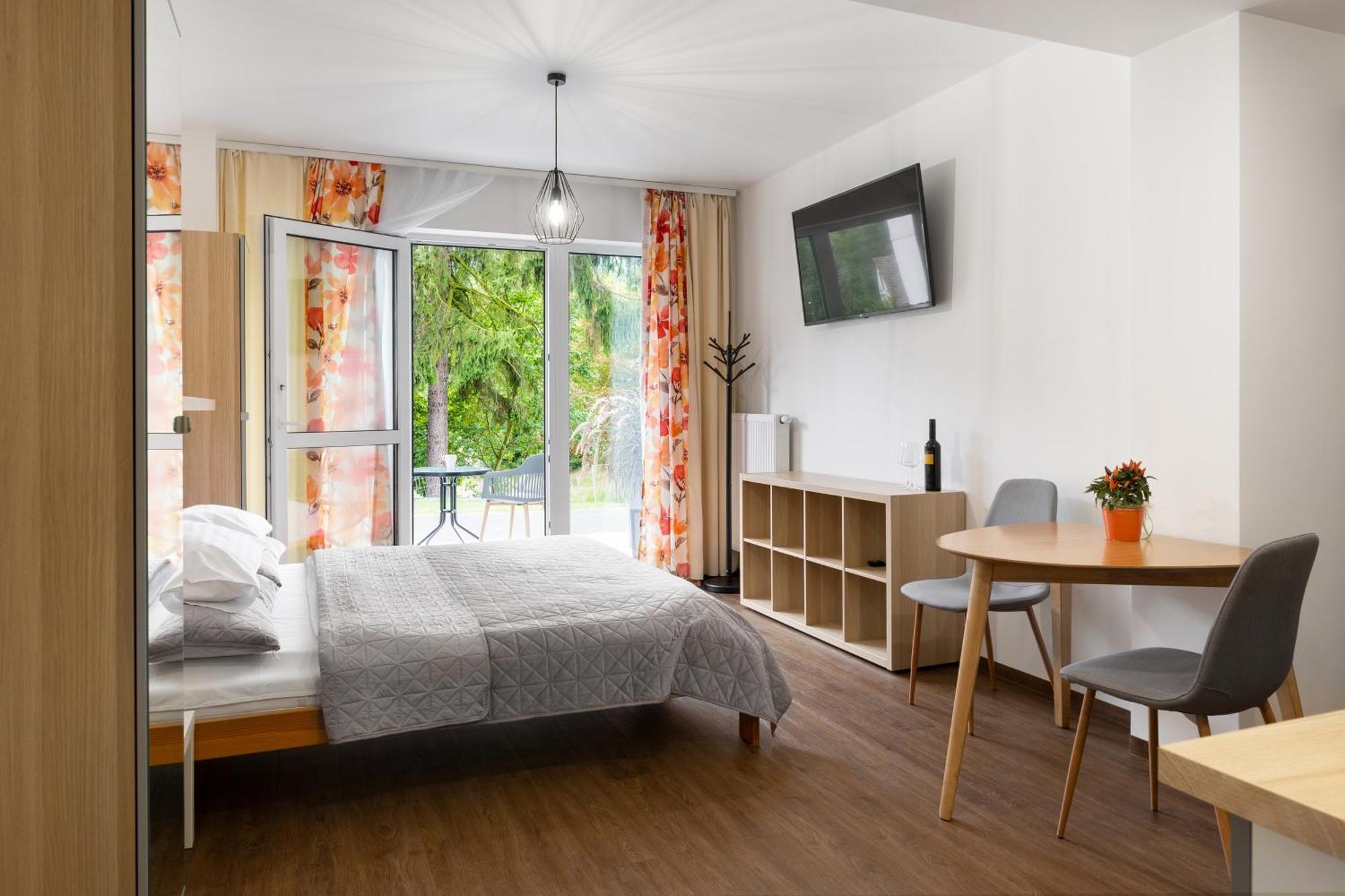 Apartamenty Wczasowa - Komfort Z Narciarnia Kudowa Zdroj Phòng bức ảnh